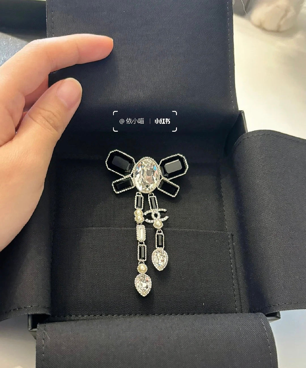 18K  Chanel Bow Tie Crystals Brooch