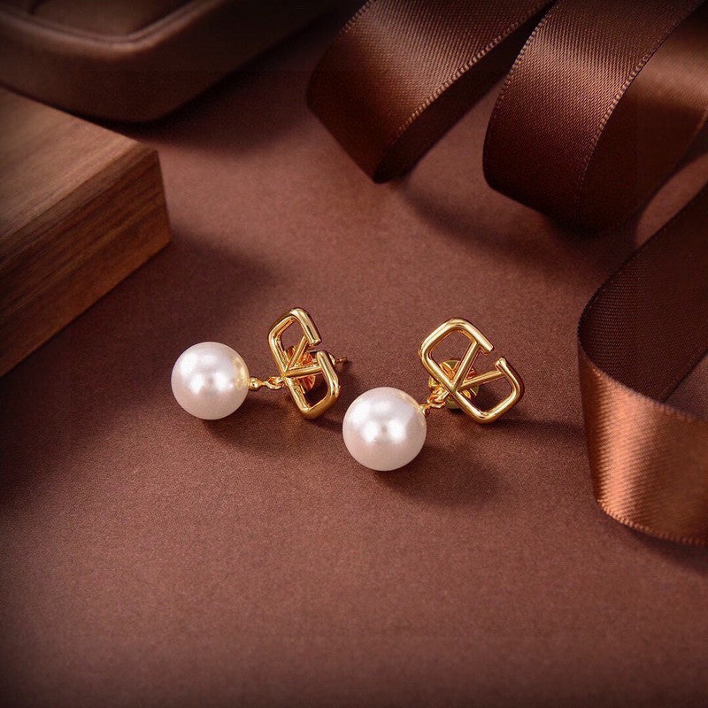 18K Valentino Pearl Earrings